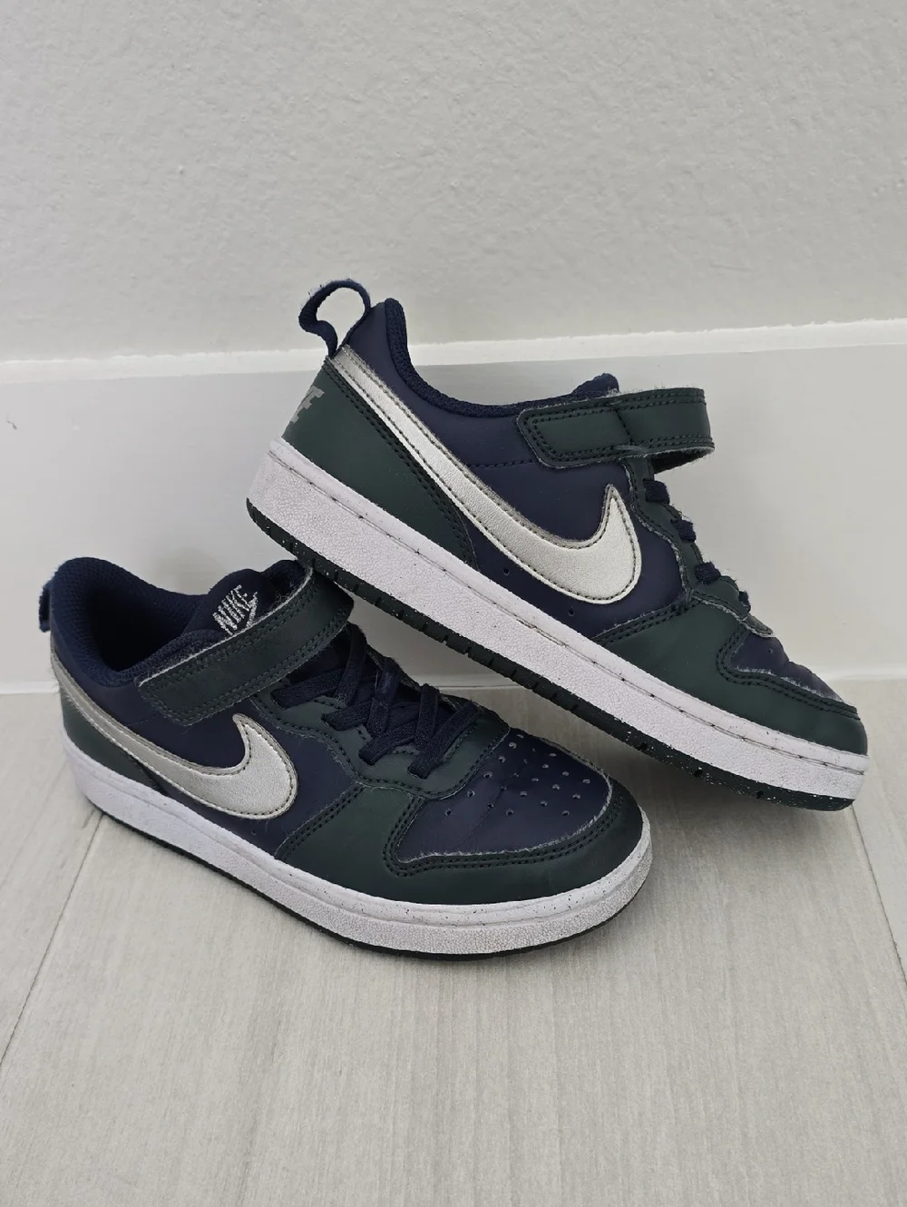 Nike Kids Court Borough Navy Dark Green Silver Hook-and-Loop Low-Top Sneakers